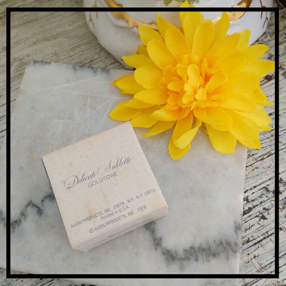 Vintage "1979" Avon Delicate Goldtone Anklette - Picture 4 of 4